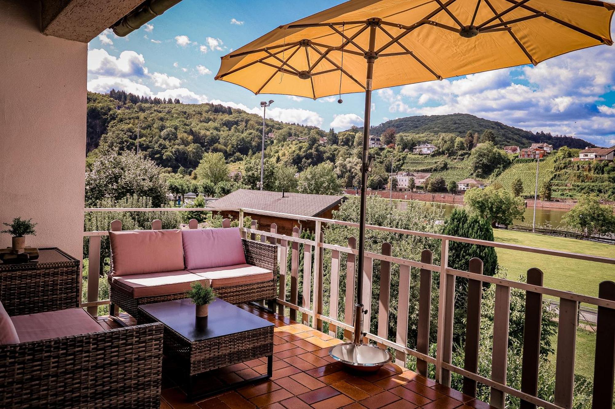 Appartement Traumaussicht Kamin Balkon Burgblick 65 Zoll Tv Netflix Sky Joyn Lindenplatz à Bullay Extérieur photo